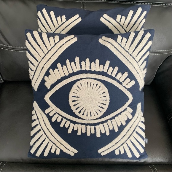 Decorative pillows - Picture 1 of 2